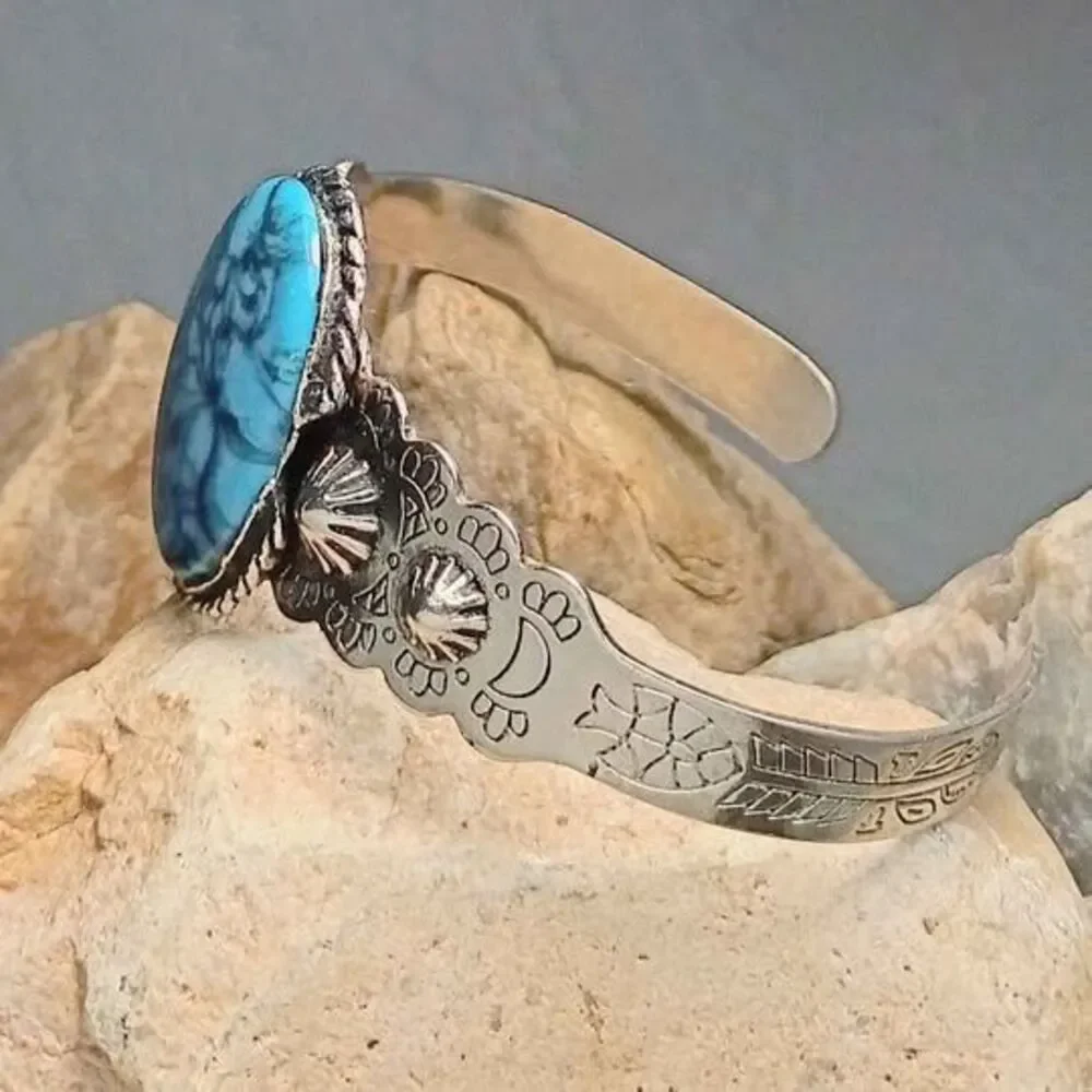 Vintage 70s Silver tone Southwestern Cuff Bracelet
